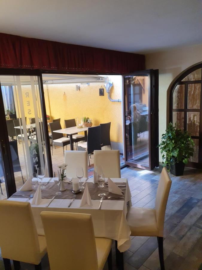 Hotel Zur Traube Freyburg Buitenkant foto