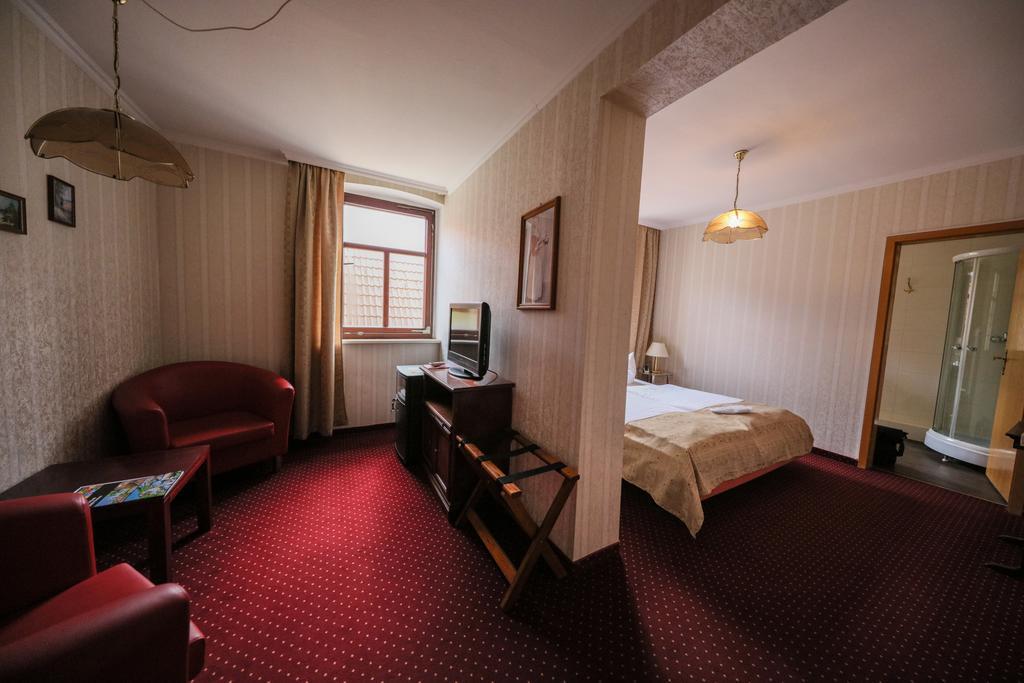 Hotel Zur Traube Freyburg Buitenkant foto