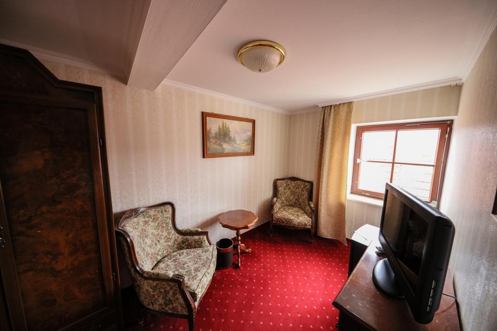Hotel Zur Traube Freyburg Buitenkant foto