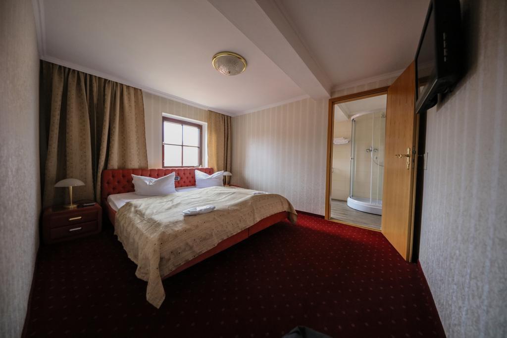 Hotel Zur Traube Freyburg Buitenkant foto