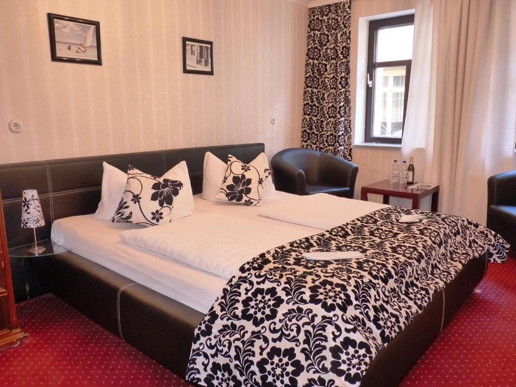 Hotel Zur Traube Freyburg Kamer foto