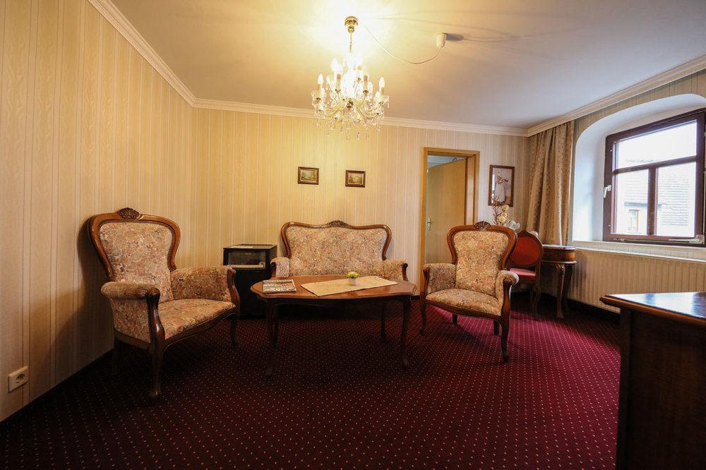 Hotel Zur Traube Freyburg Buitenkant foto