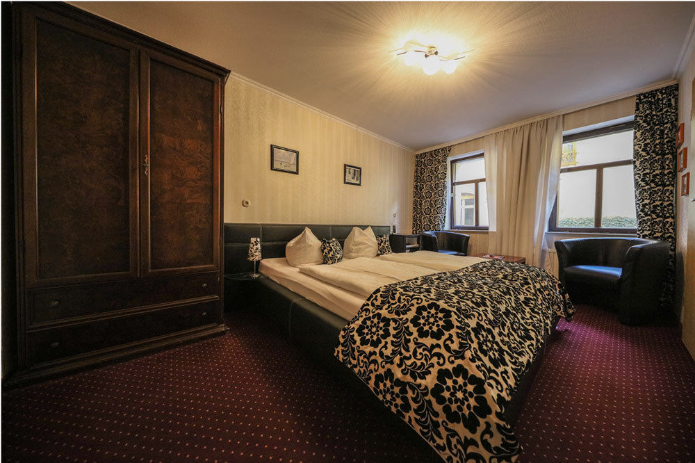 Hotel Zur Traube Freyburg Buitenkant foto