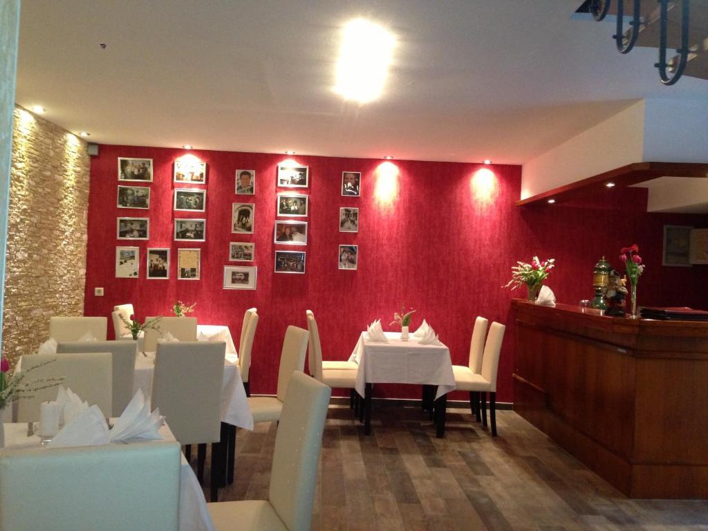Hotel Zur Traube Freyburg Buitenkant foto